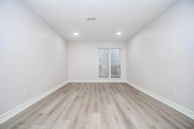 Building Photo - 10903 Shawnbrook Dr