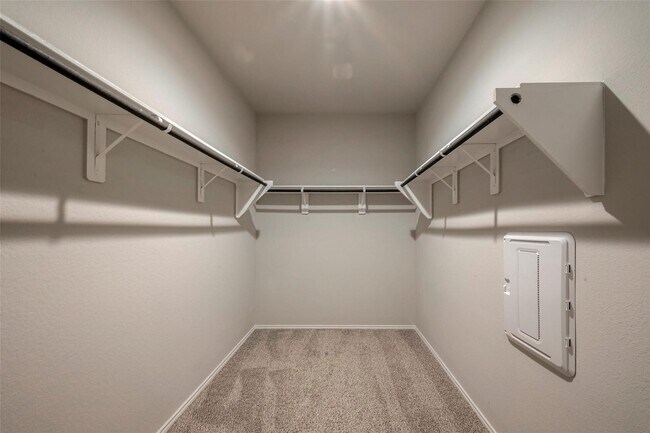 Building Photo - 2318 Georgina Falls Dr