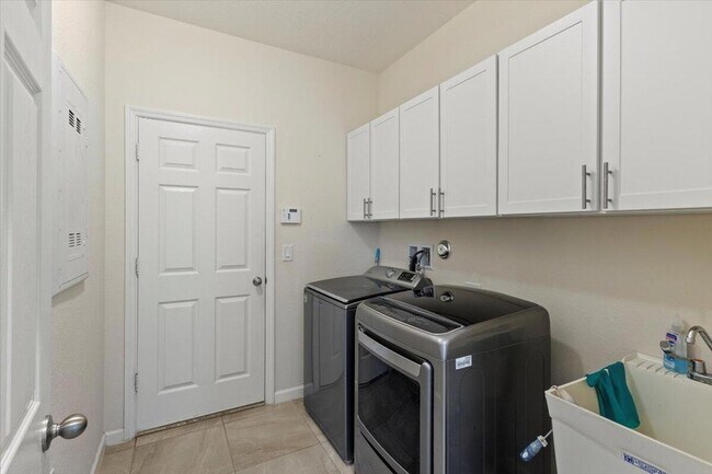 Building Photo - 12133 SW Aventino Dr