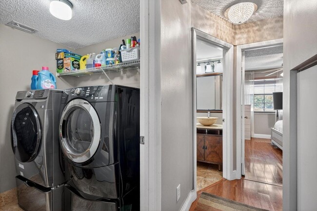 Building Photo - 301 SW 158th Terrace