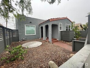 Building Photo - Charming 3 bedroom 3.5 bathroom in North Park