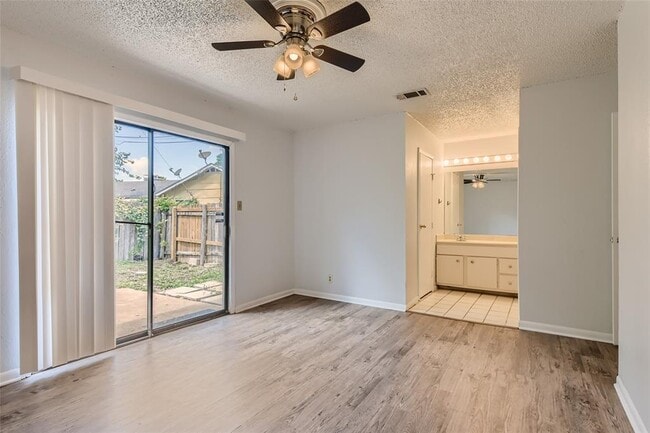 Building Photo - 2712 Parker Ln