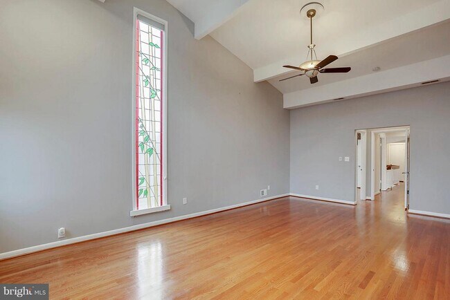 Building Photo - 9801 Clydesdale St