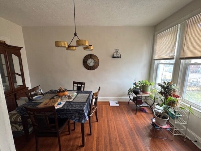 Building Photo - 2843 W Garrison Ave