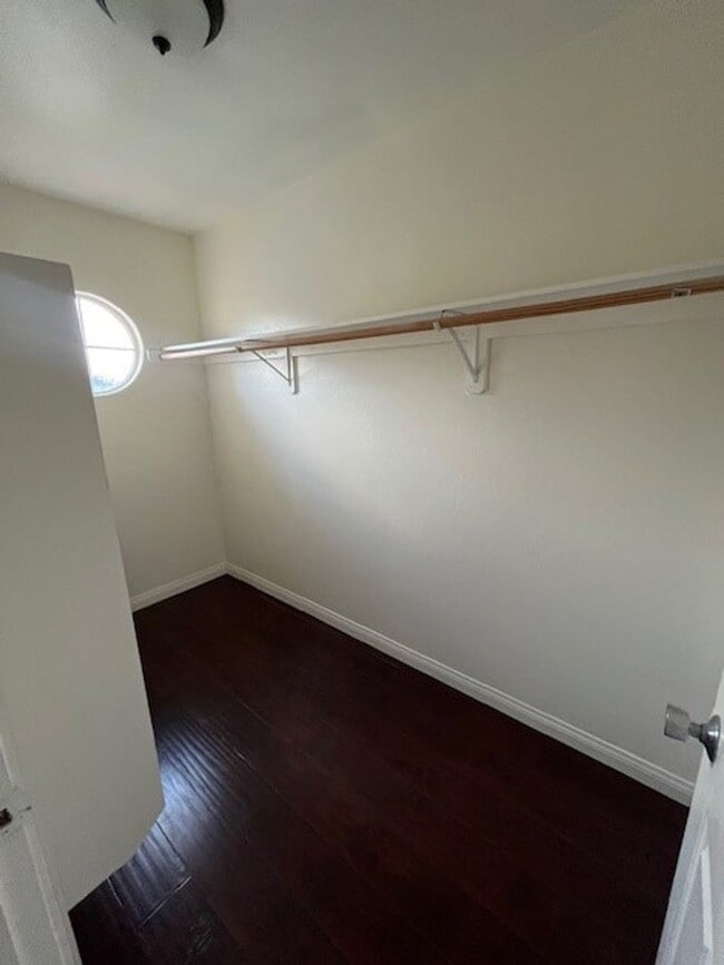 Building Photo - 725 L St