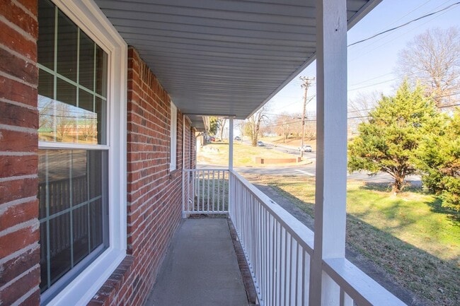 Building Photo - 5100 Colemont Dr