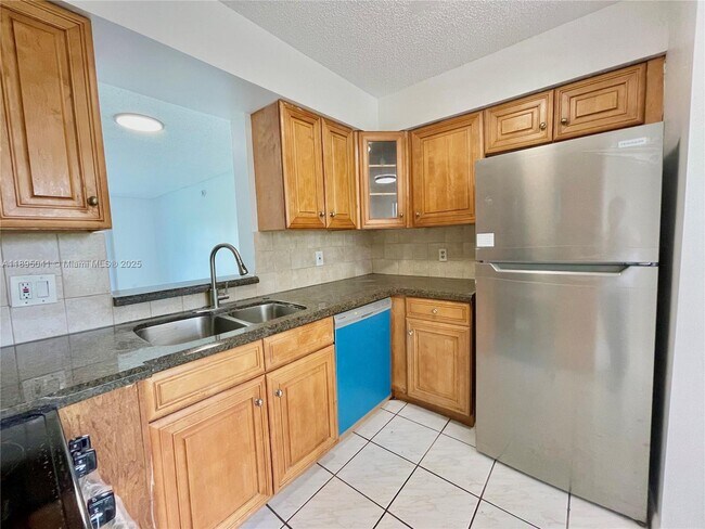 Building Photo - 2209 S Cypress Bend Dr