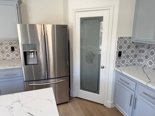 Building Photo - Amazing 5 bedroom home for rent in North Fontana