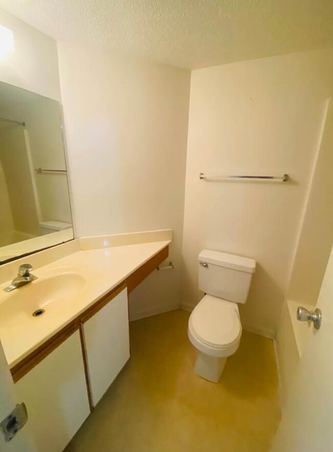 Full Bath #2 - 145 Lullwater Dr