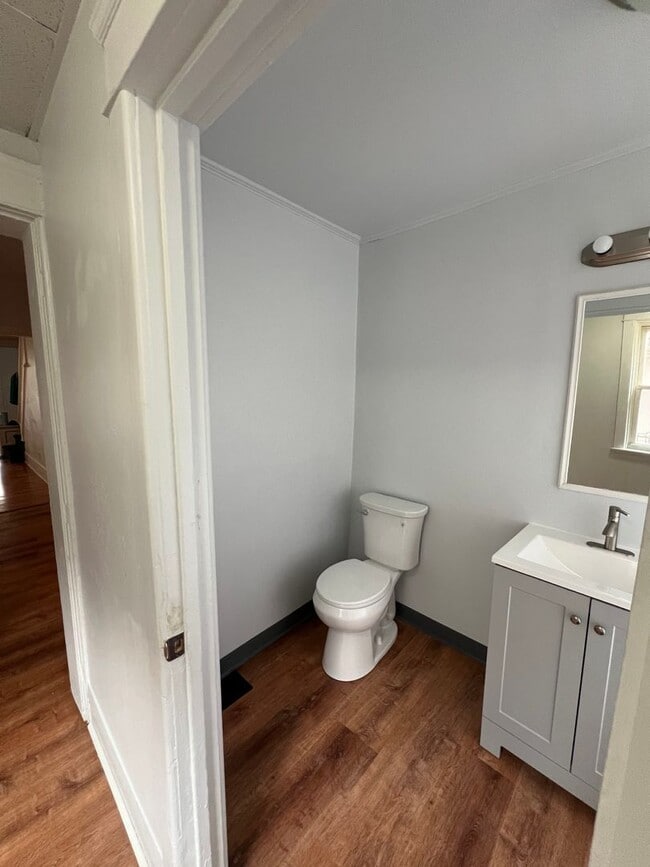 Building Photo - FOUR BEDROOM/ONE BATH ROW