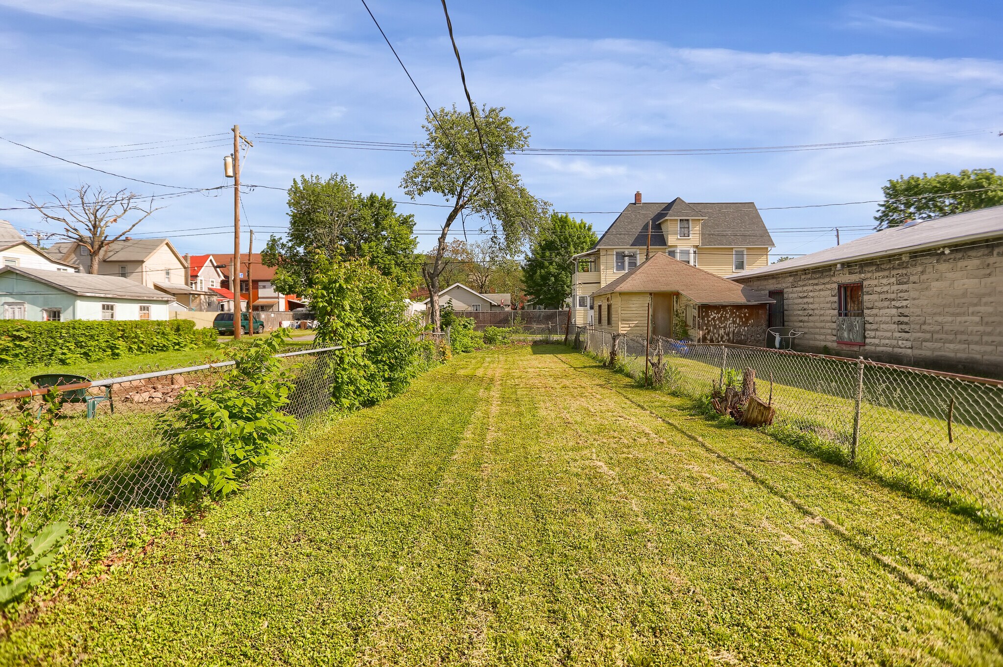 Yard - 844 Memorial Ave