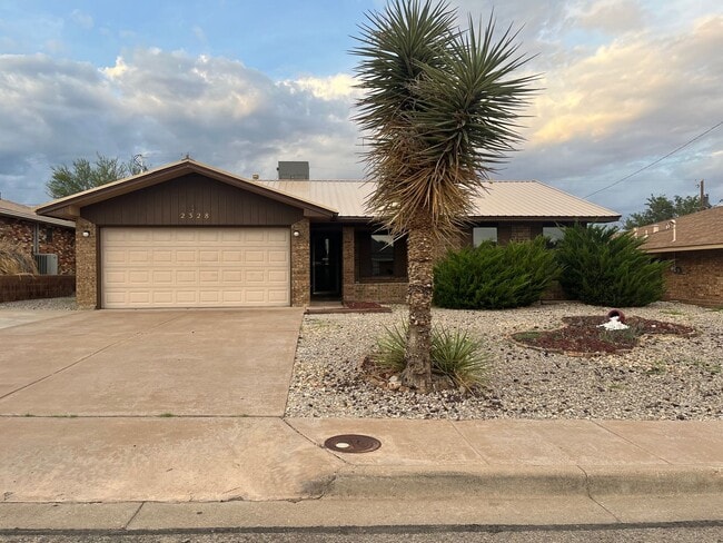 Primary Photo - Conveniently located 3 Bedroom, 2 bath wit...