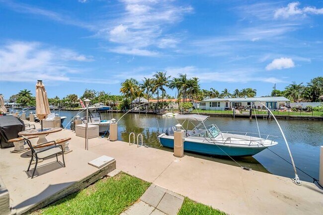 Building Photo - 2811 NE 51st St