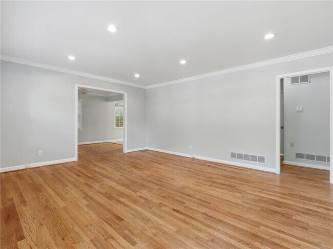 Building Photo - 1111 N Valley Dr