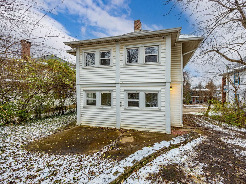 Building Photo - 2241 Hannaford Ave