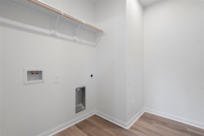 Building Photo - 2332 Cedar Pl Dr