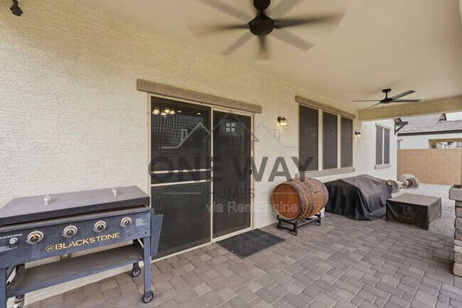 Building Photo - 392 S 194th Ln