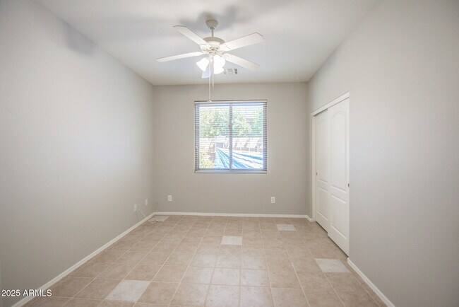 Building Photo - 1634 W Windsong Dr