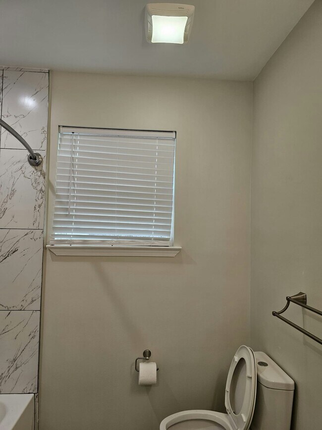 Building Photo - 8709 Apricot St