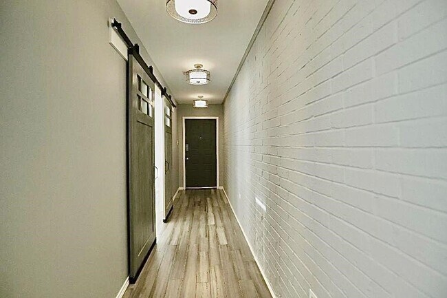 Building Photo - 16 Golf Vw Mnr