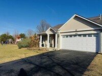 Building Photo - 425 Claire Ave