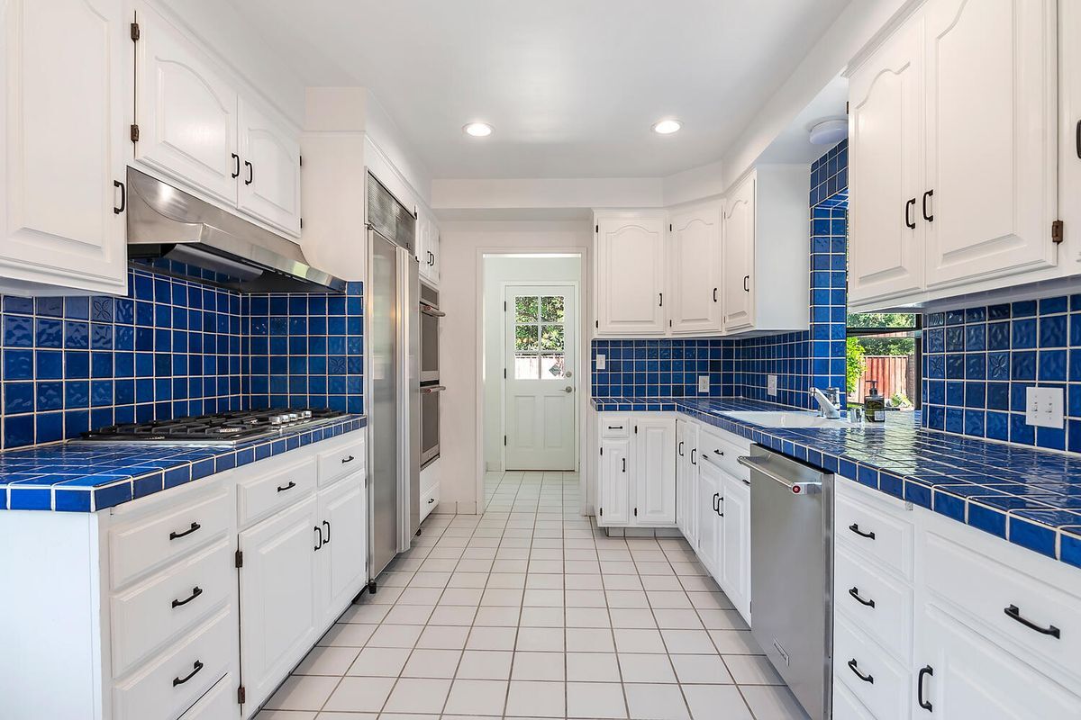 Building Photo - 11555 Duque Dr