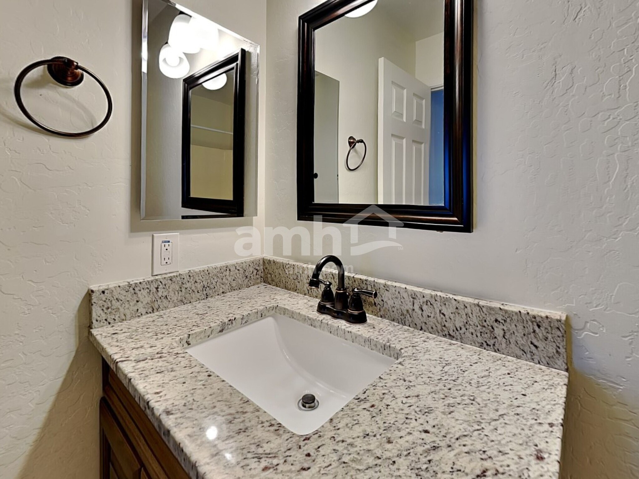 Building Photo - 13830 W Keim Dr