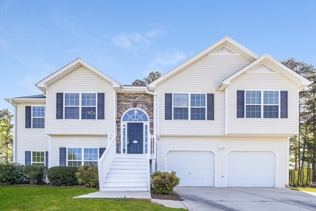 Building Photo - 214 Oakleigh Ln