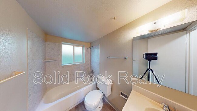 Building Photo - 4740 Scenic Cir