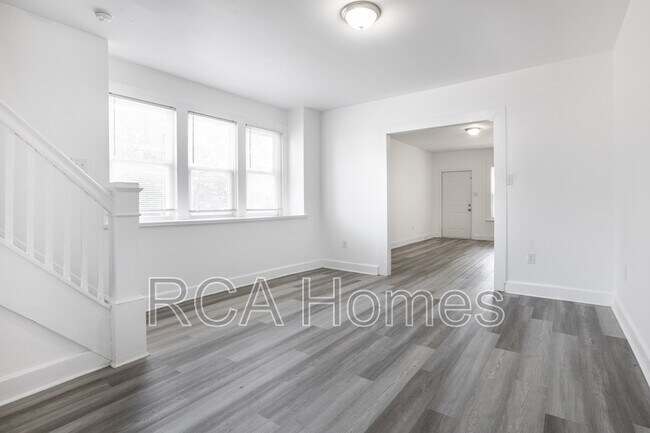 Building Photo - 2960 N Park Ave