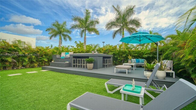 Building Photo - 10360 NW 68th Terrace