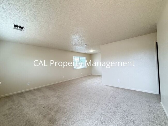 Building Photo - Condo for Rent in North Salinas!