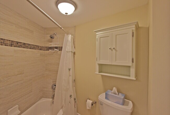 Building Photo - 5420 N Ocean Dr