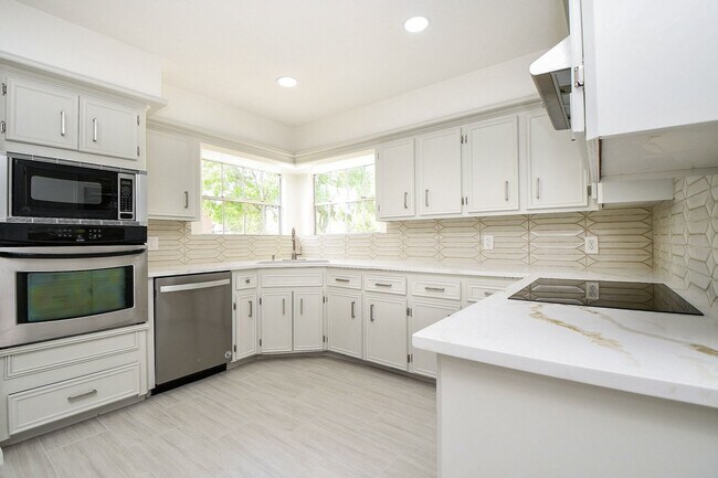 Building Photo - 11615 Trailmont Dr