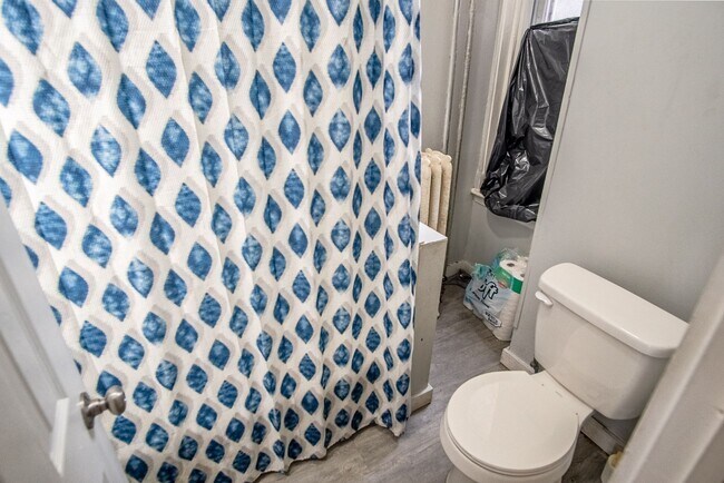 Building Photo - 3864 W Girard Ave