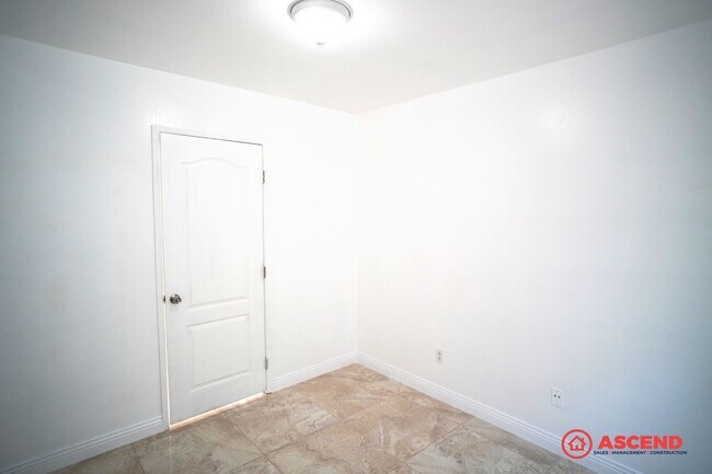 Building Photo - Darling Home in SW!