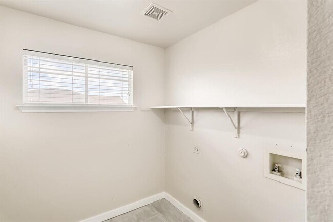 Building Photo - 1700 Anise Dr