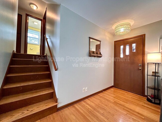 Building Photo - 2728 Vassar Dr SE