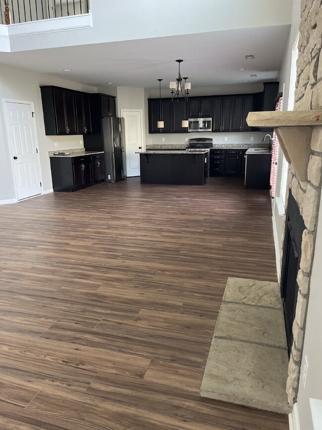 Building Photo - "Charming 4-Bed High Point Home with Granite Elegance & Cozy Fireplace!"