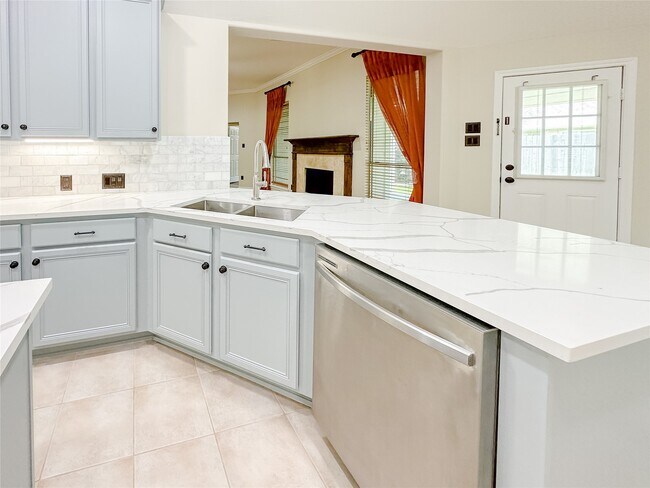 Building Photo - 11922 Hueco Tanks Dr