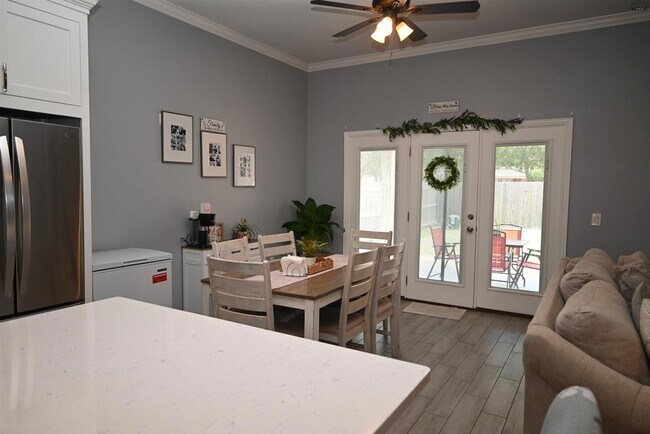 Building Photo - 320 Mariners Wy