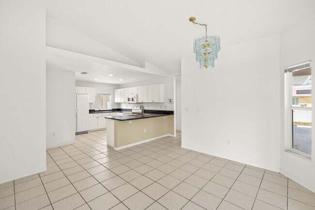 Building Photo - 3 Bed 2 Bath Pool Home
