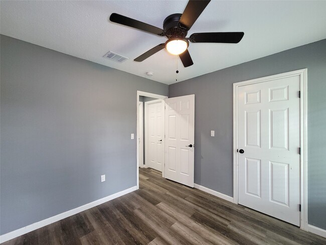 Building Photo - 6327 Mardale Dr