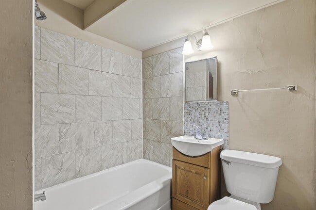 Building Photo - 420 Olive St