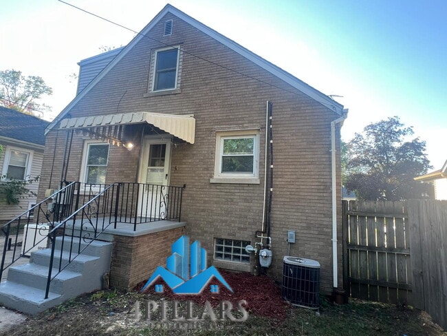 Building Photo - "Charming 3-Bedroom Home with Spacious Lay...