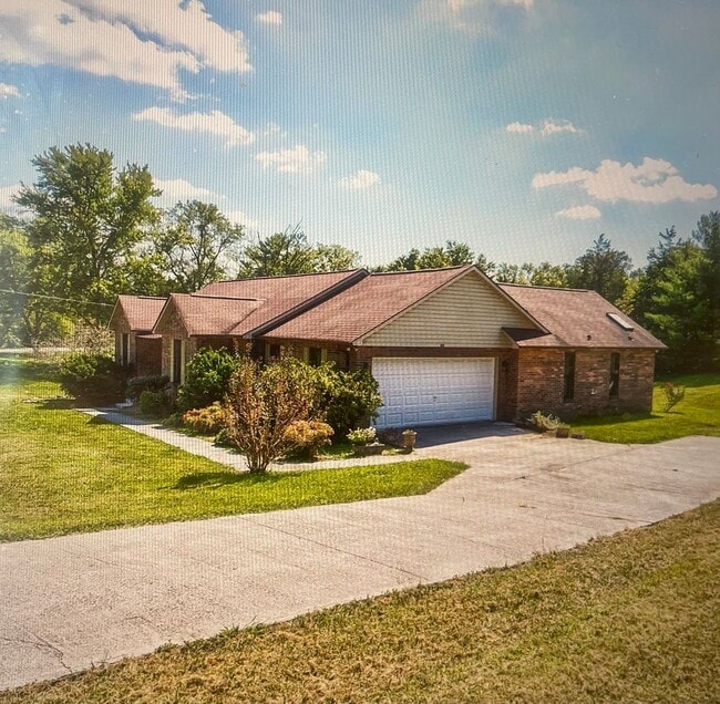 Building Photo - LaFollette 37766 - Charming Ranch-Style 3 ...