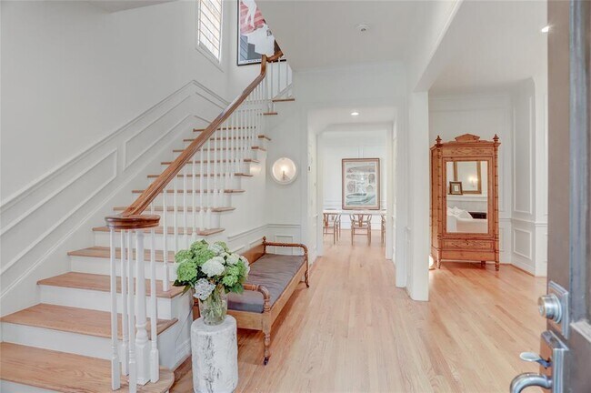 Primary Photo - 2703 Mid Ln