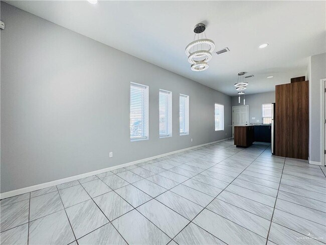 Building Photo - 3913 Bella Costa Dr