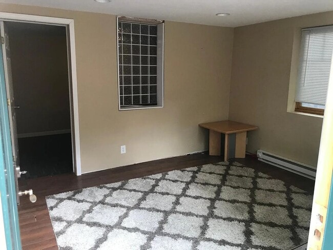 Building Photo - SHORT TERM RENTAL: Spacious 5+ Bedroom Home on the Hill! Available Now-July 24th 2026.