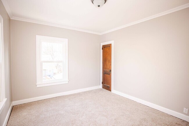 Building Photo - 1452 Rollins Rd